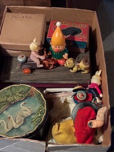 lot 60 image: Vintage Toys