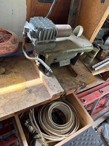 lot 127 image: Garage Items