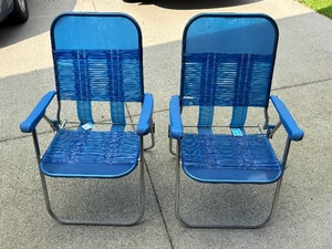 lot 131 image: Patio Chairs