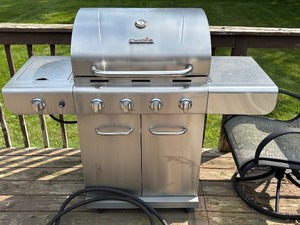 lot 133 image: Gas Grill