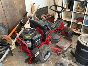 lot 112 image: Snapper 42 Riding Lawn Mower