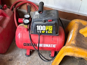 lot 86 image: Air Compressor