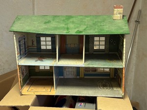 lot 152 image: Metal Doll House