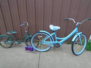 lot 108 image: Qty of 2 ladies bicycles. As shown.