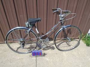 Nice Schwinn varsity with Schwinn headlight & generator. Good grips. As shown.