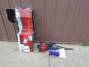 lot 117 image: Craftsman 2 cycle weed trimmer. Looks nearly new. Untested. As shown.
