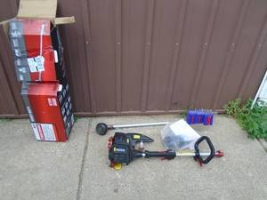 Craftsman 4 cycle weed trimmer. Looks nearly new. Untested. As shown.