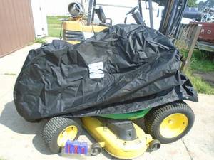 lot 121 image: Kenmore grill cover. Approx 60 x 44. As shown.