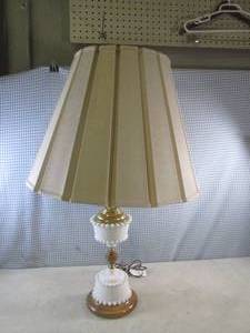 lot 93 image: (CSB) Vintage Lamp 32 Tall...