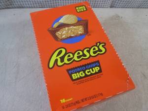 lot 145 image: (B-2) 16 King Size Reeses Potato C...