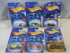lot 174 image: (G-1) Assorted Hot Wheels in Packag...