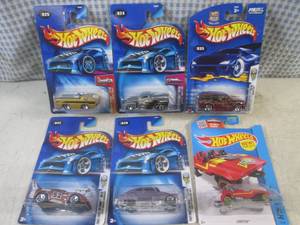 lot 175 image: (G-1) Assorted Hot Wheels in Packag...