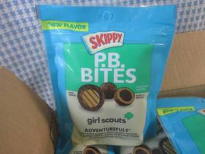 lot 178 image: (C-1) 8 Bags of Skippy Girl Scouts ...