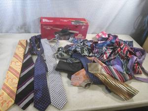 lot 11 image: (EW5) Revolving Tie & Belt Rack and...