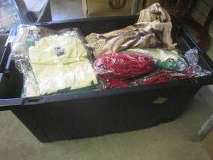 lot 16 image: (EW3) Large Tote with Wheels and Ha...
