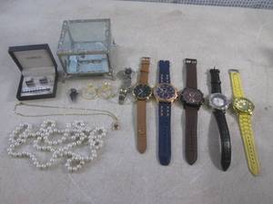 lot 20 image: (EC1) Assorted Fashion Jewelry and ...