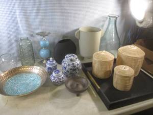 lot 26 image: (EW6) Assorted Decor...