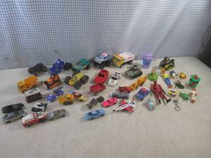 lot 32 image: (CS) Assorted Toy Cars and Figures...