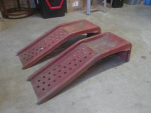 lot 41 image: (EW7) Pair of Metal Car Ramps...