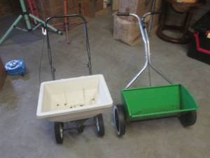 lot 49 image: (BR1) 2 Seed Spreaders - Green One ...