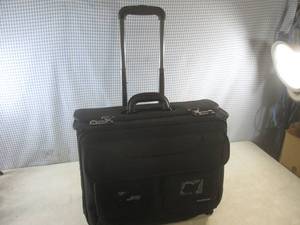 lot 69 image: (EW4) Samsonite Wheeled Locking Lap...