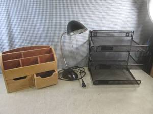 lot 73 image: (F-1) 2 Oranizers and Desk Lamp...