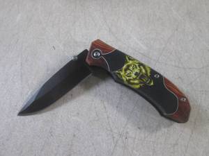 lot 88 image: (CNTR) Wolf Design Folding Knife wi...