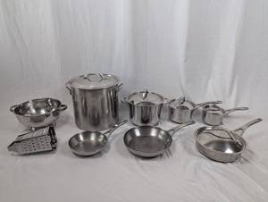 lot 5 image: Stainless Steel Cookware Set with Bayou Classic Stockpot