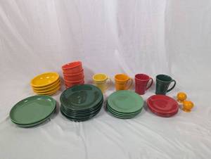 lot 7 image: Fiesta Dinnerware Set