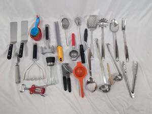 lot 9 image: Collection of Kitchen Utensils