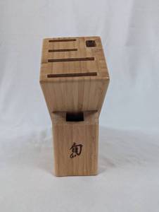 lot 19 image: Bamboo Knife Block