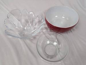 lot 21 image: Set of Three Bowls - Room Essentials