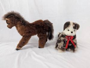 lot 65 image: Vintage Plush Horse and Dog Toys