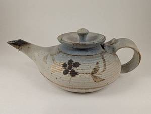 lot 72 image: Cloudcroft Ceramic Teapot