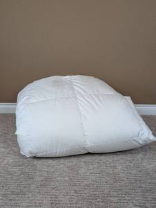 lot 93 image: King Size Hungarian White Goose Down Duvet