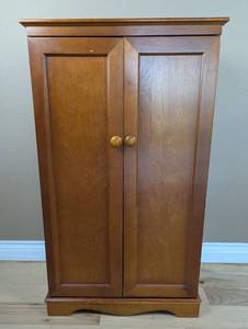 lot 104 image: Wooden Storage Cabinet