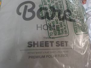 lot 139 image: Bare Home Twin XL size Sheet Set...