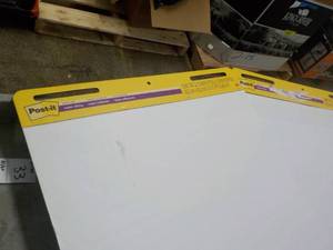 lot 33 image: 2 Post It Easel Pads 25 x 30...