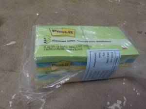 lot 94 image: Post it Dispenser Notes 12 by 100 e...