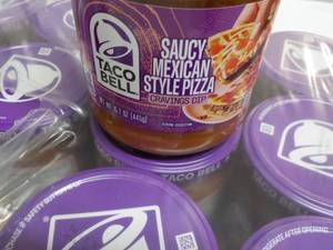 lot 277 image: 12 pack Taco Bell Mexican Style Piz...