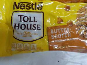 lot 286 image: 4 Bags Nestle 11 oz Butterscotch Mo...