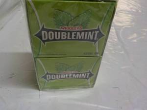 lot 293 image: Double Mint Gum 150 Sticks...