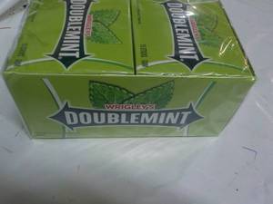 lot 294 image: Double Mint Gum 150 Sticks...
