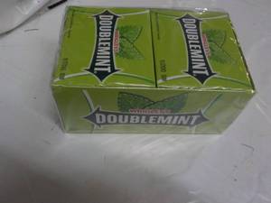 lot 297 image: Double Mint Gum 150 Sticks...