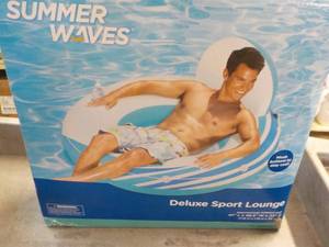 lot 317 image: Summer Waves Deluxe Sport Lounge...