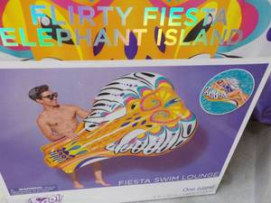 lot 320 image: Flirty Fiesta Elephant Island...