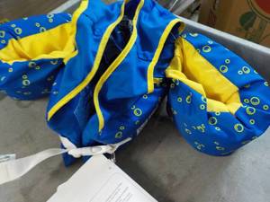 lot 328 image: Toddles Floaters...