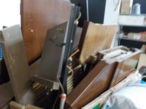 lot 359 image: Pallet of Piano Parts -use for craf...
