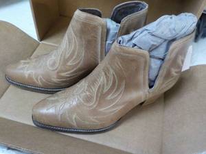 lot 184 image: Roper Size Womens 9 Boots...