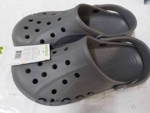 lot 186 image: Crocs size 10-12...